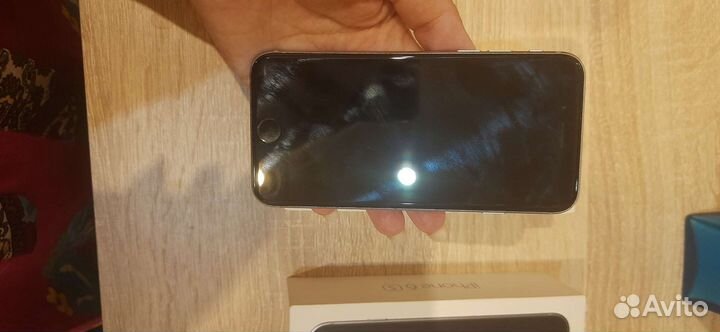 iPhone 6S, 64 ГБ