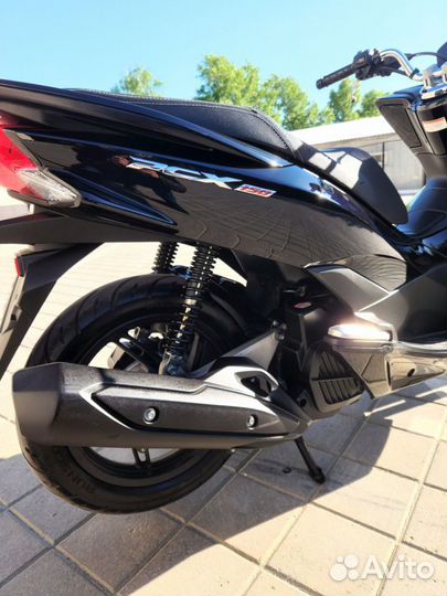 Скутер Honda pcx 150