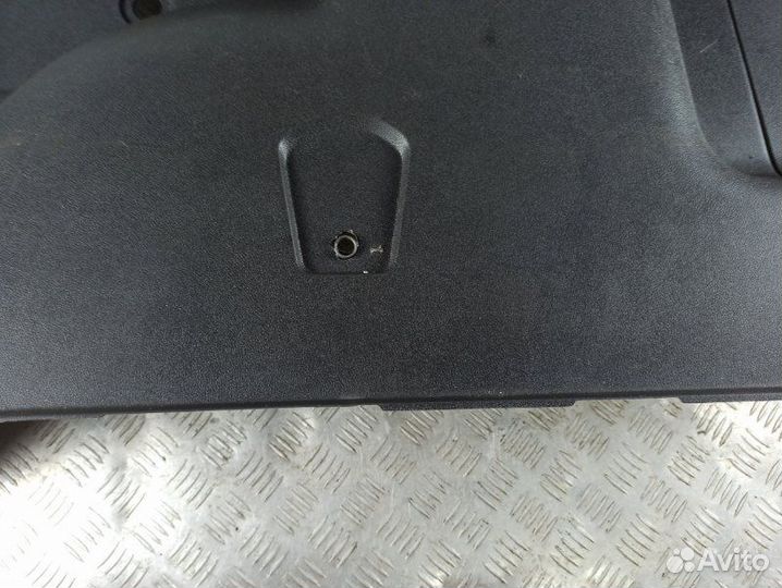 Обшивка багажника задняя правая Renault Duster