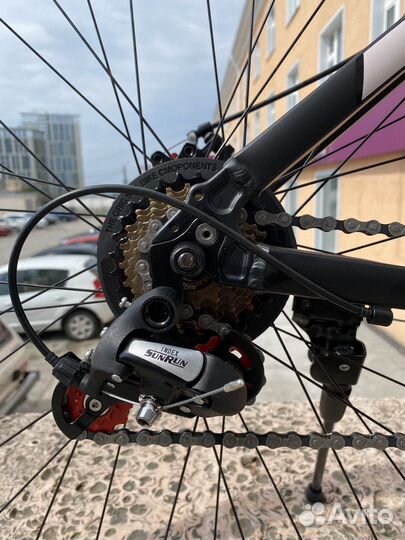 Новый горный велосипед на алюминиевой раме