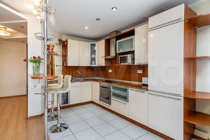 4-к. квартира, 116 м², 8/10 эт.