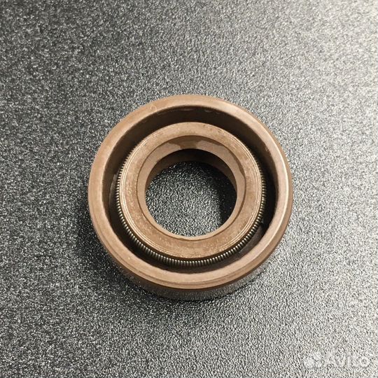 Сальник Yamaha (93101-11M14) (10.8x21x7) (SCM)