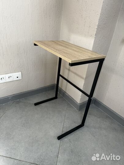 Приставной столик