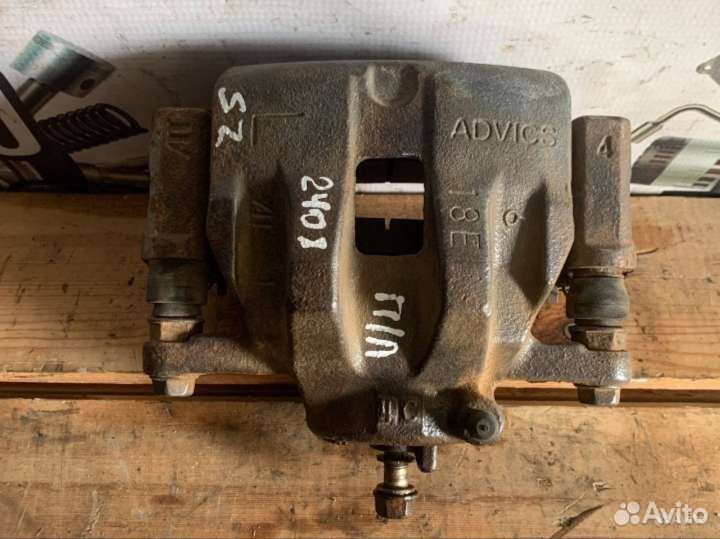 Сузуки Гранд Витара 2.0 суппорт передний левый