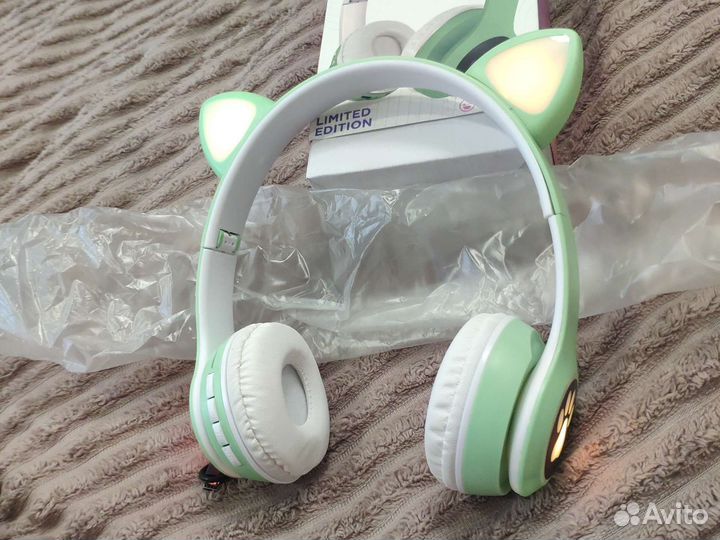 Новые беспроводные наушники с ушками