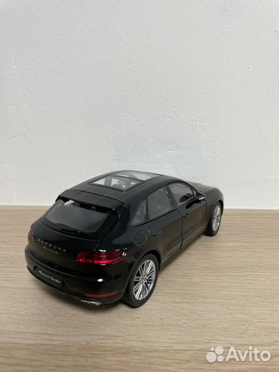 Porsche macan модель коллекционная 1:24