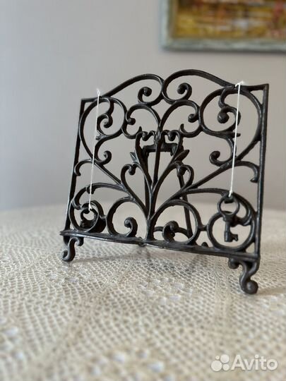 Подставка для книг, открыток, акварели винтажная