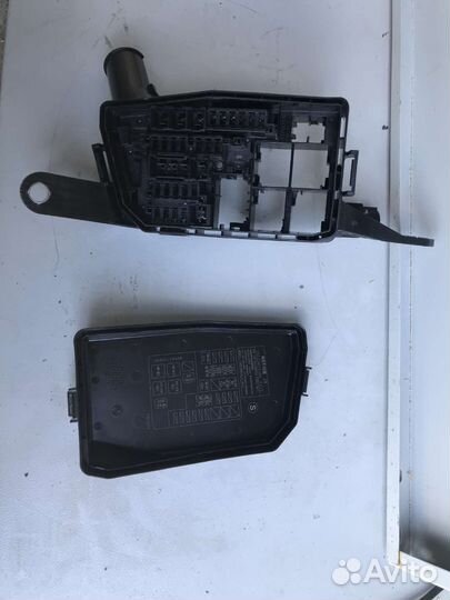 Корпус блока предохранителей Toyota Camry v70