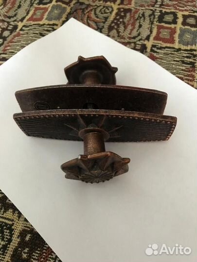 Продаются новые дверные ручки