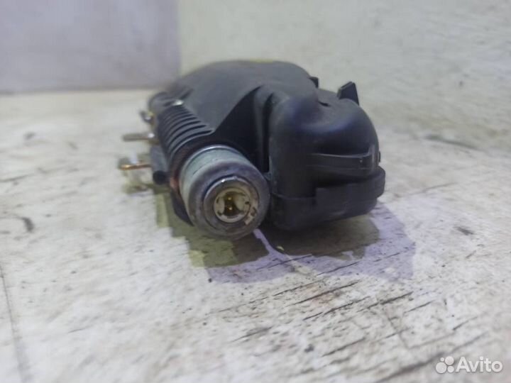 Подушка безопасности в сиденье переднее