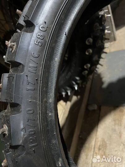 Продам комплект шиповонной резины на мотард