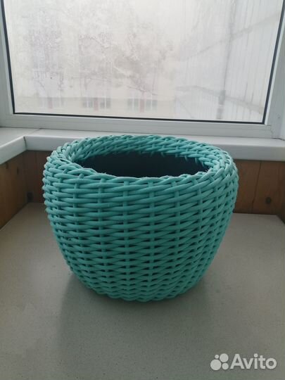 Кашпо из искусственного ротанга