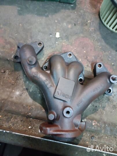 Выпускной коллектор Renault Logan