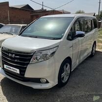 Toyota Noah 1.8 CVT, 2015, 115 000 км, с пробегом, цена 2 150 000 руб.