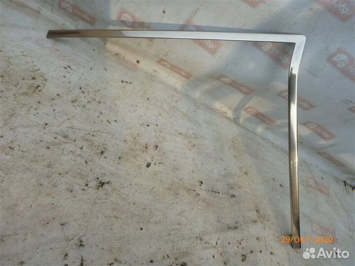 Молдинг стекла задний левый Mercedes-Benz 190 W201