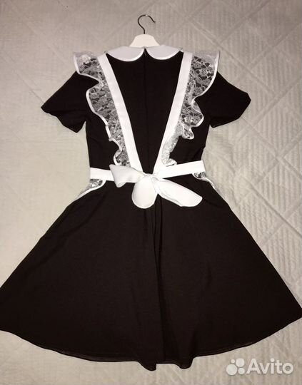 Школьная форма с белым фартуком