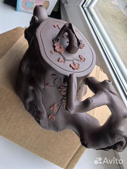 Японский чайник из красной глины. Дерево сакуры