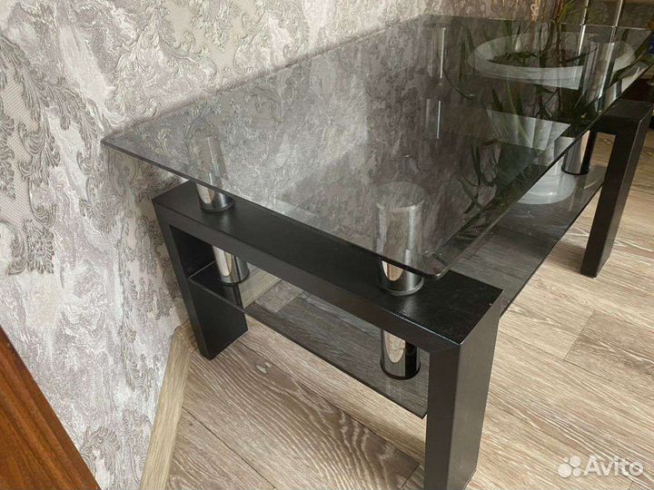 Стол стеклянный