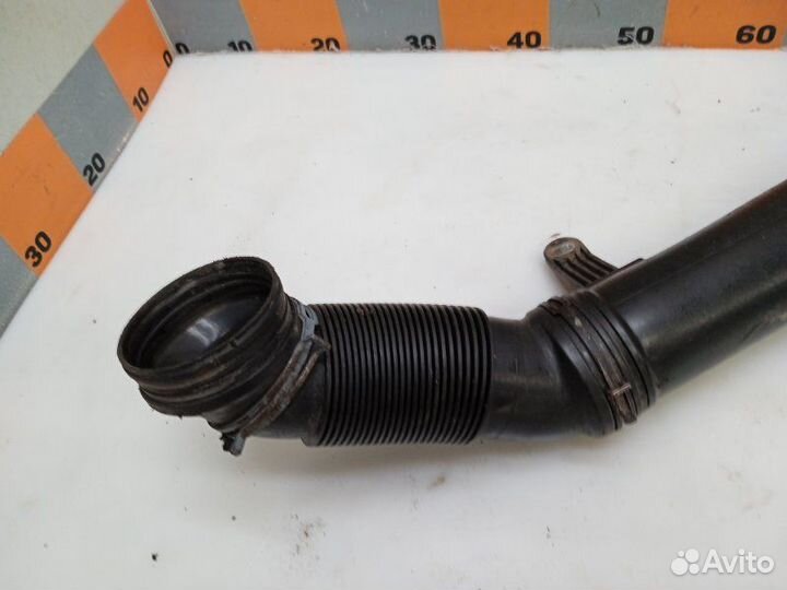 Патрубок интеркулера Volkswagen Passat B7 1.8 2011