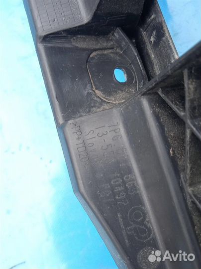 Направляющая заднего бампера VW Touareg NF (2011