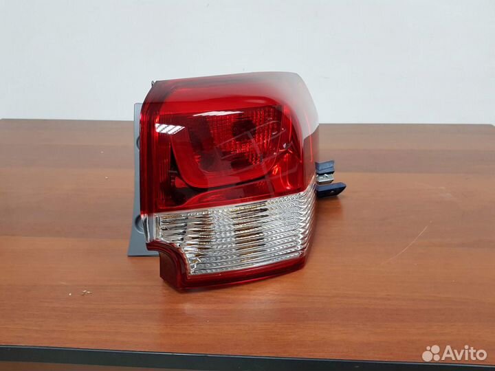 Фонарь задний правый наружный Kia Rio 3
