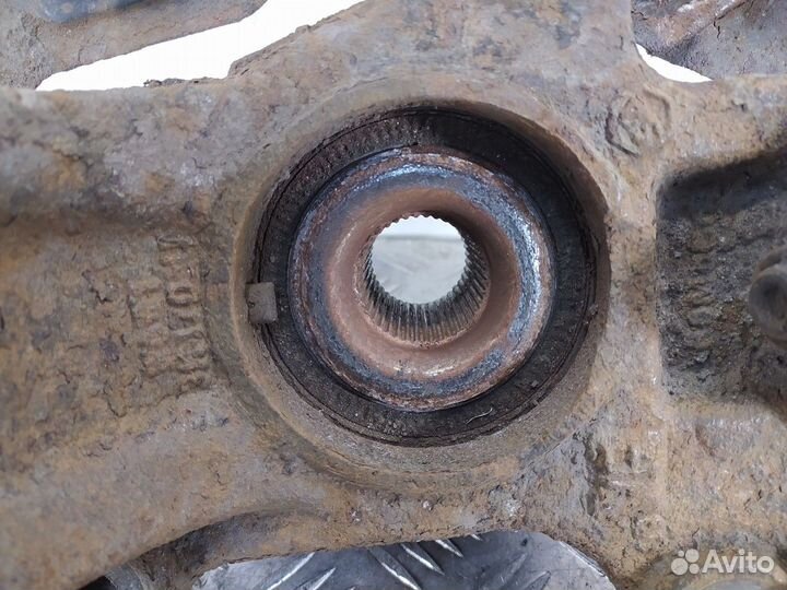 Кулак поворотный передний правый R