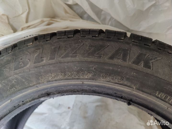 Bridgestone Blizzak Revo GZ 215/55 R17 94S