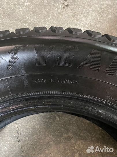 Goodyear UltraGrip Ice Arctic SUV 215/65 R16