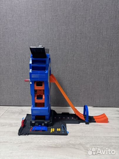 Hot wheels мега гараж