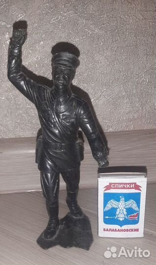 Фигурка солдатика времён СССР
