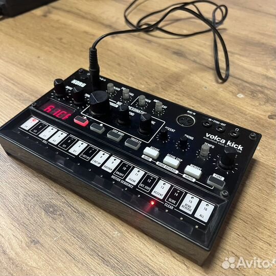 Синтезатор korg Volca Kick