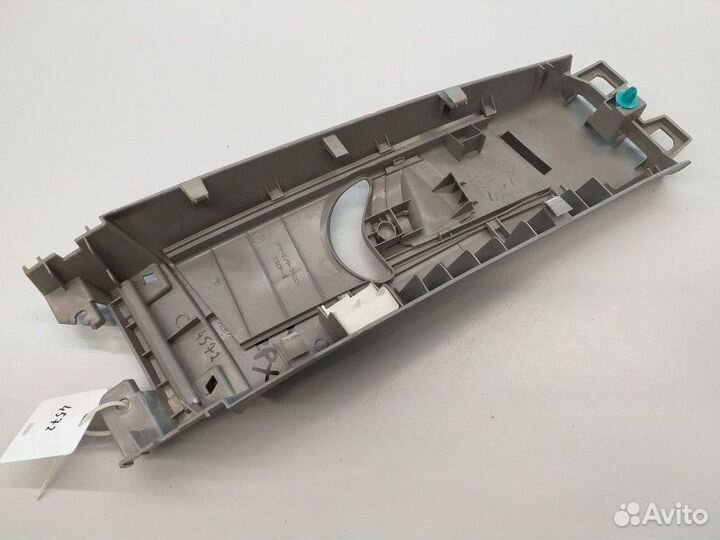 Обшивка центральной стойки Toyota Highlander