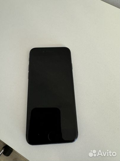 iPhone 8, 64 ГБ