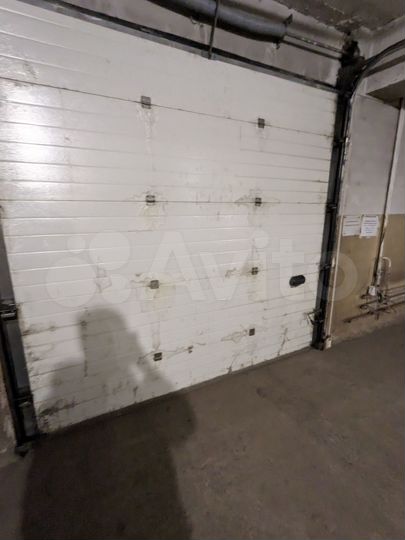 Машиноместо, > 30 м²