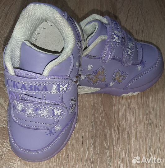 Кроссовки для девочки