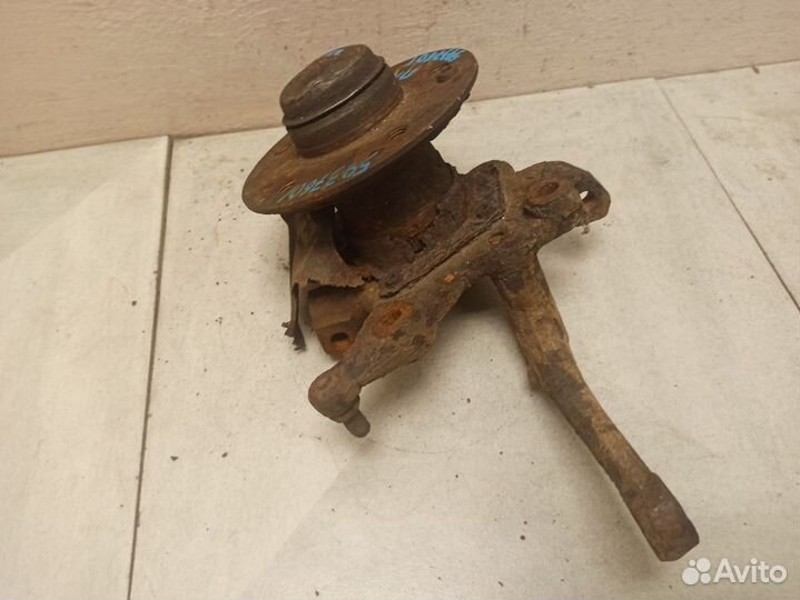 Кулак передний левый