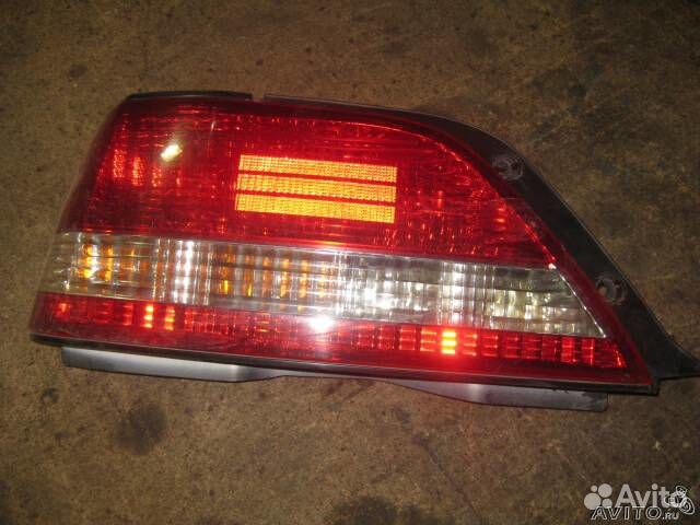 Фонарь задний левый на тойоту кресту б/у