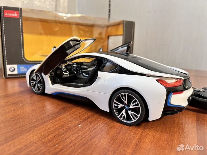 Радиоуправляемая машинка BMW i8