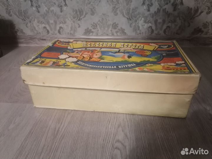 Коробка от электронной игрушки Железная дорога