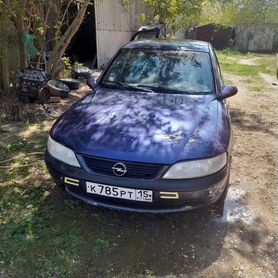 В разборе opel vectra b 1.6 8 кл