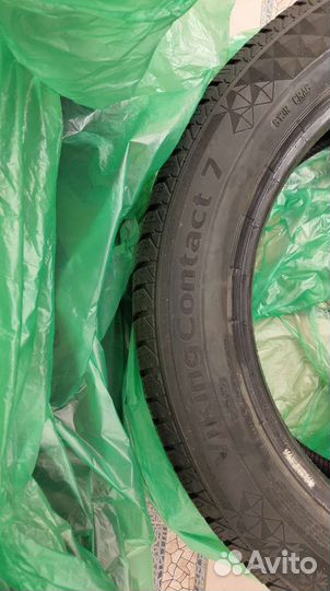 Continental ContiVikingContact 7 215/55 R17