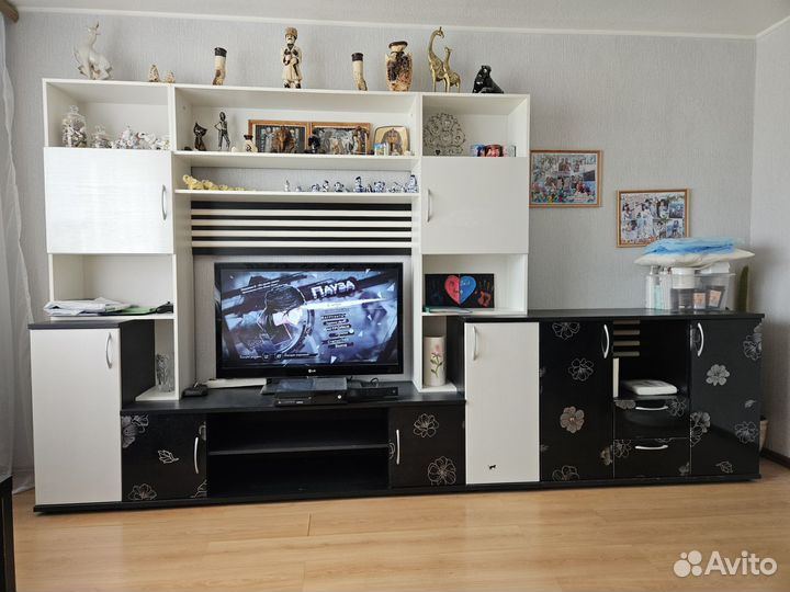 Стенка в гостиную