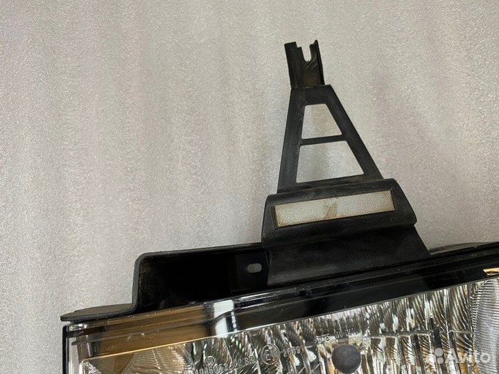 Фара противотуманная передняя левая Toyota Land