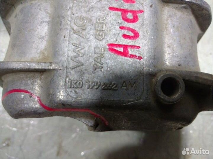 Подушка двигателя передняя левая Audi A3