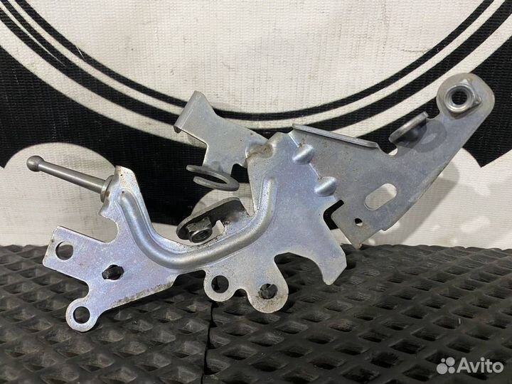 Крепление проводки Mercedes-Benz GLE W166