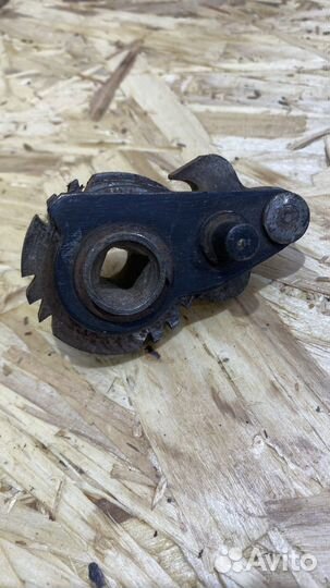 Кривошип собачки + храповик механизма перекл