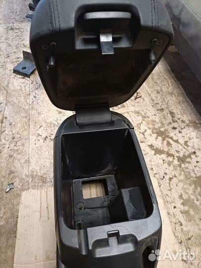 Подлокотник Kia Sportage 3