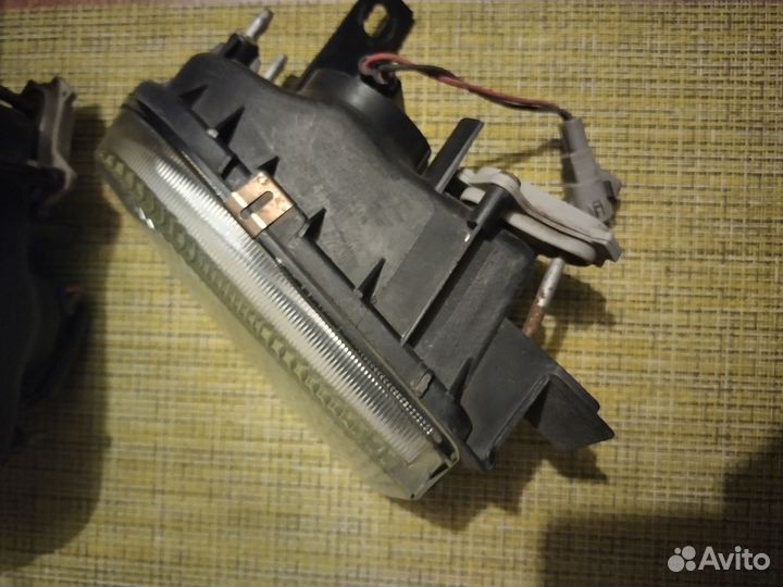 Противотуманные фары Тойота Карина