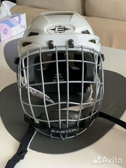 Хоккейный шлем