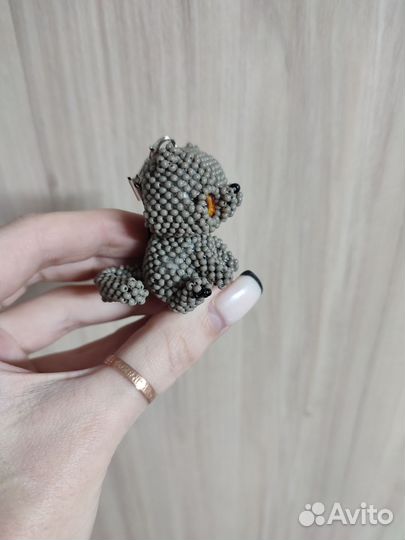 Амигуруми брелок из бисера котик